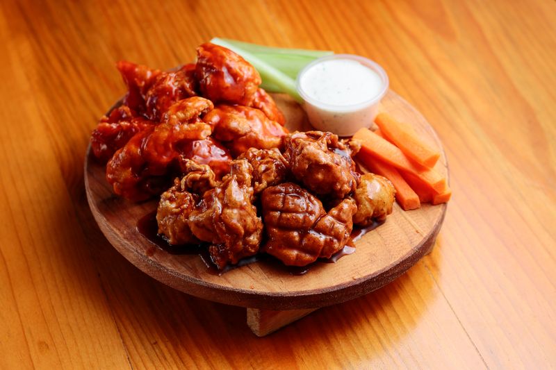 Crispy chicken wings with dipping sauce